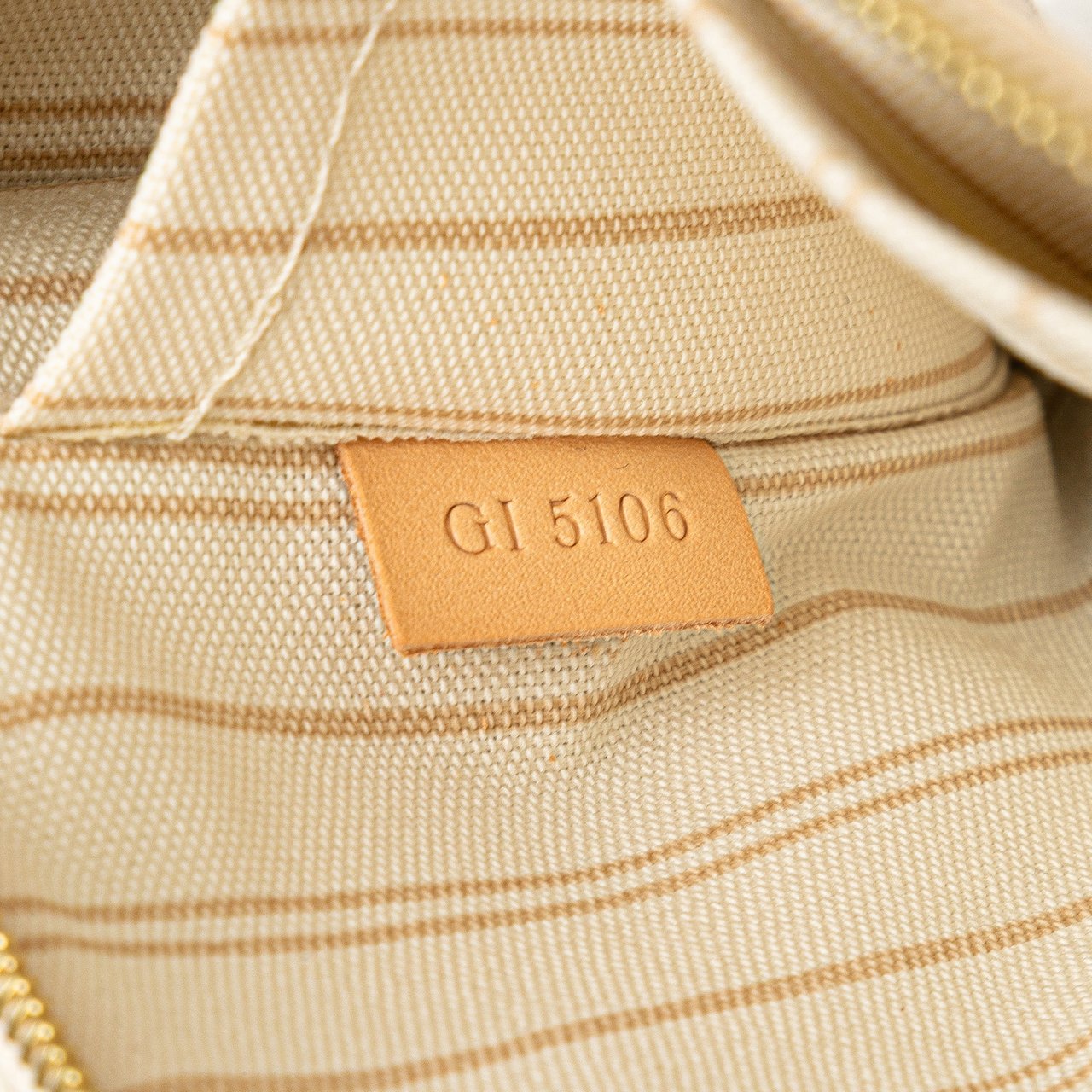 Louis Vuitton Damier Azur Neverfull Pouch MM Wit