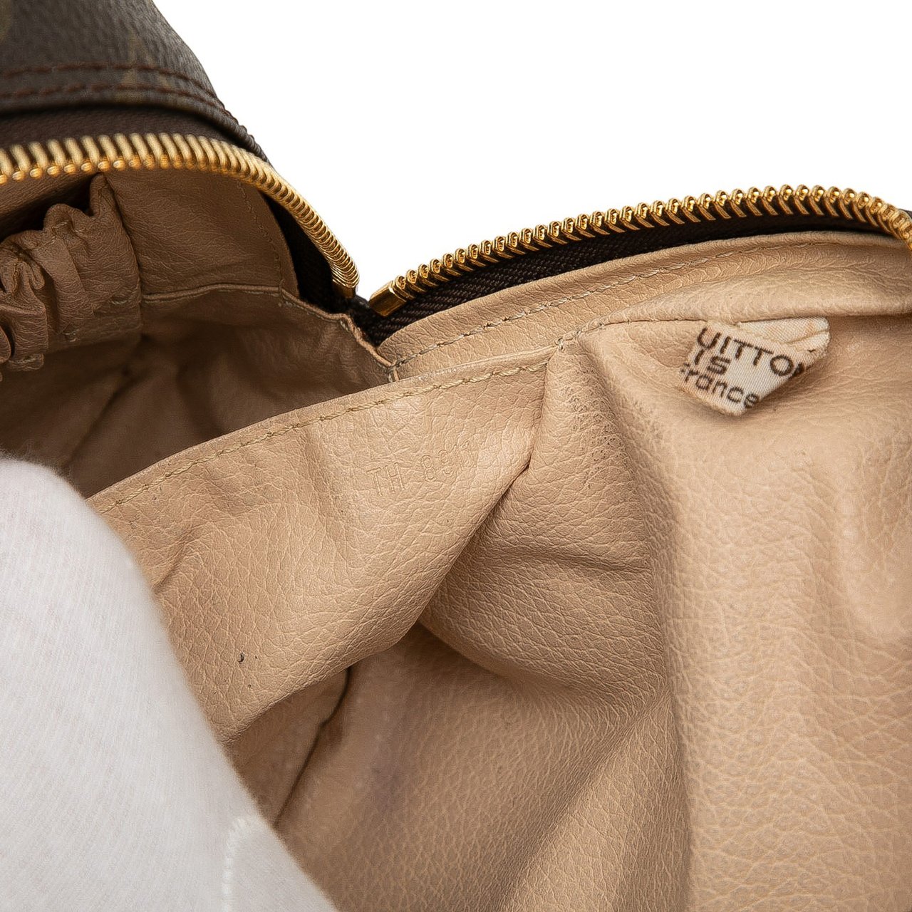 Louis Vuitton Monogram Trousse Toilette 23 Bruin