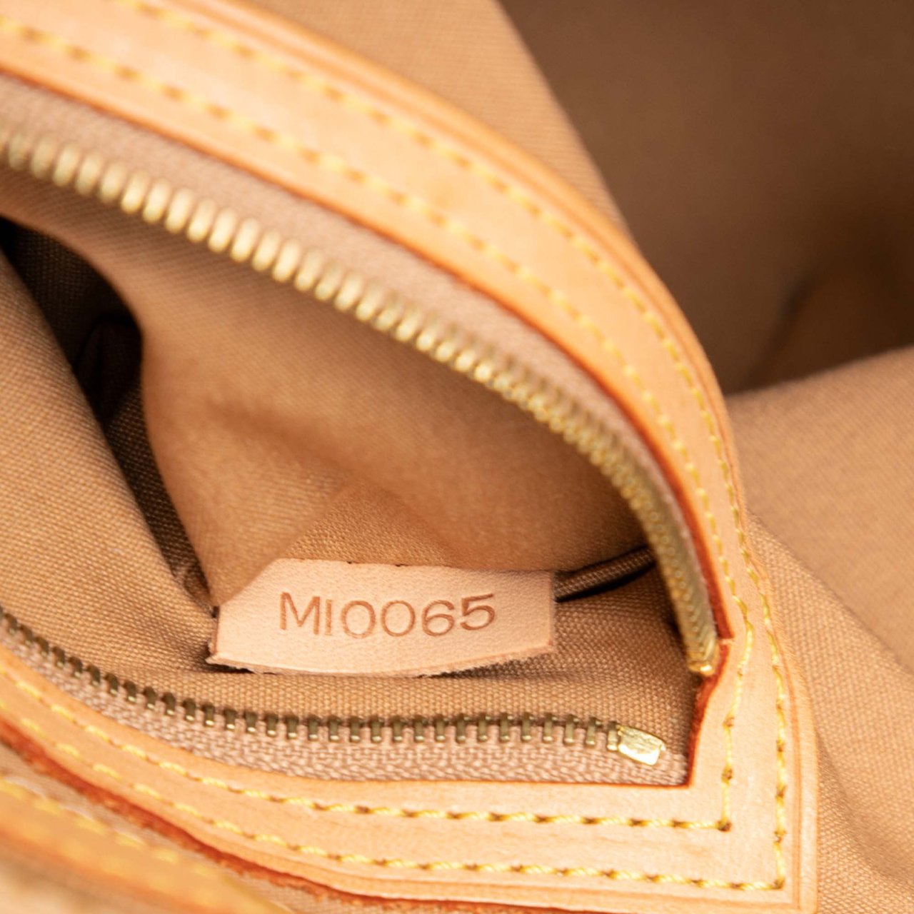 Louis Vuitton Monogram Vernis Reade PM Bruin