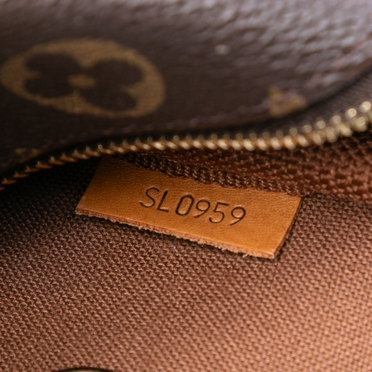 Louis Vuitton Monogram Mini Pochette Accessoires Bruin