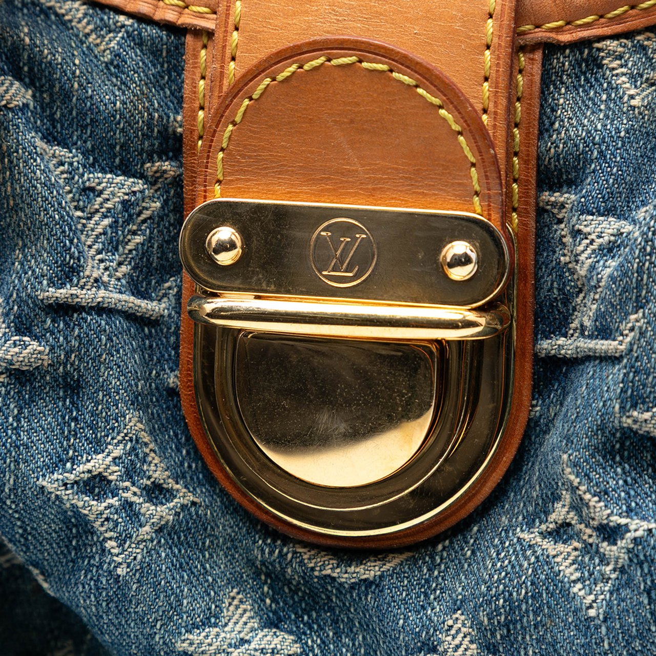 Louis Vuitton Monogram Denim Pleaty Blauw