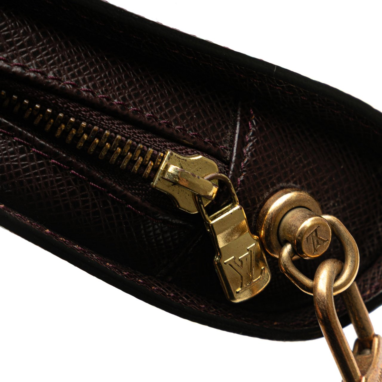 Louis Vuitton Taiga Pochette Baikal Rood