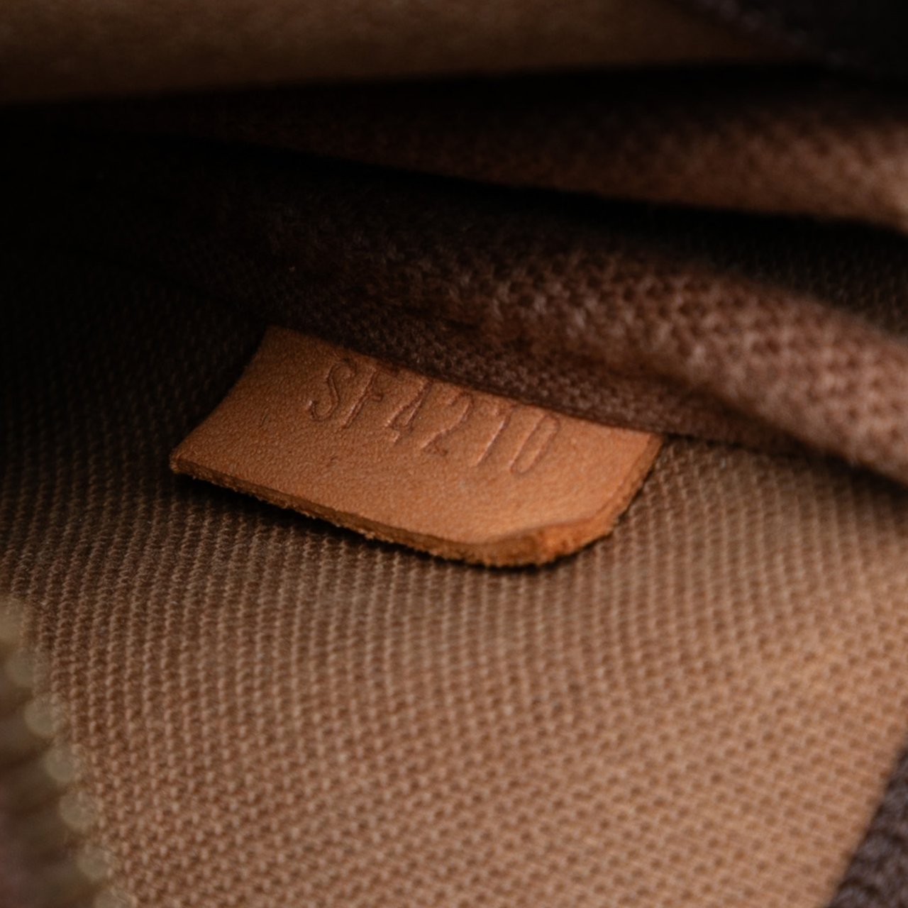 Louis Vuitton Monogram Mini Pochette Accessoires Bruin