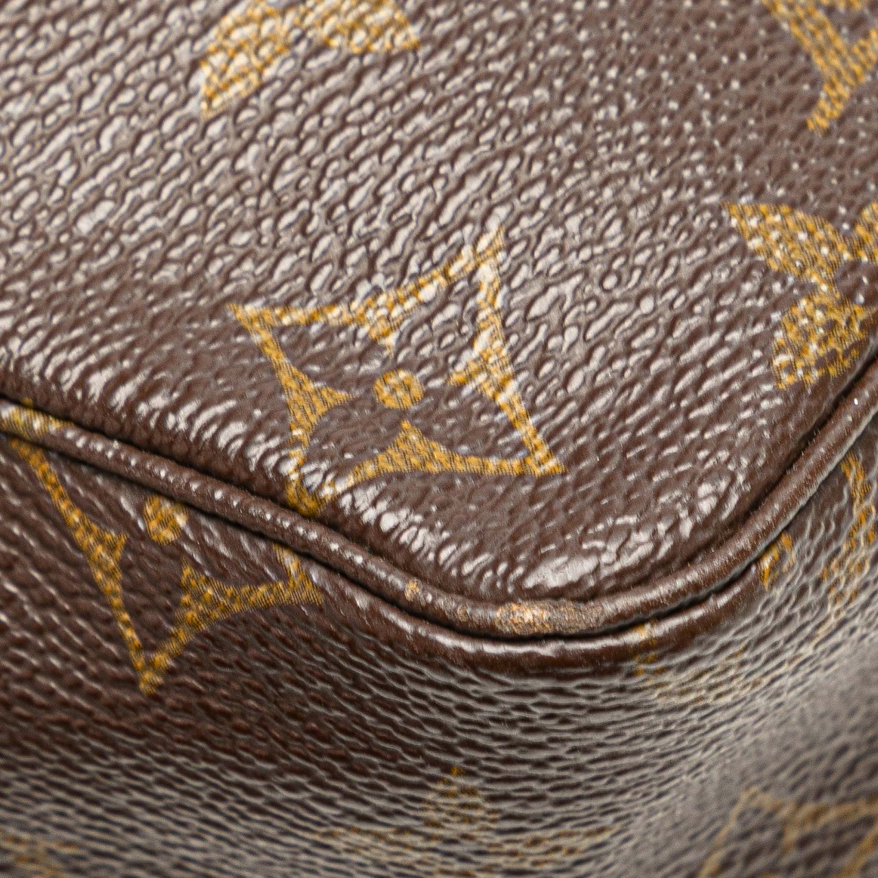 Louis Vuitton Monogram Trousse Toilette 18 Bruin