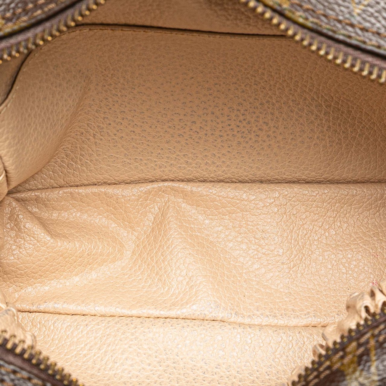 Louis Vuitton Monogram Trousse Toilette 18 Bruin