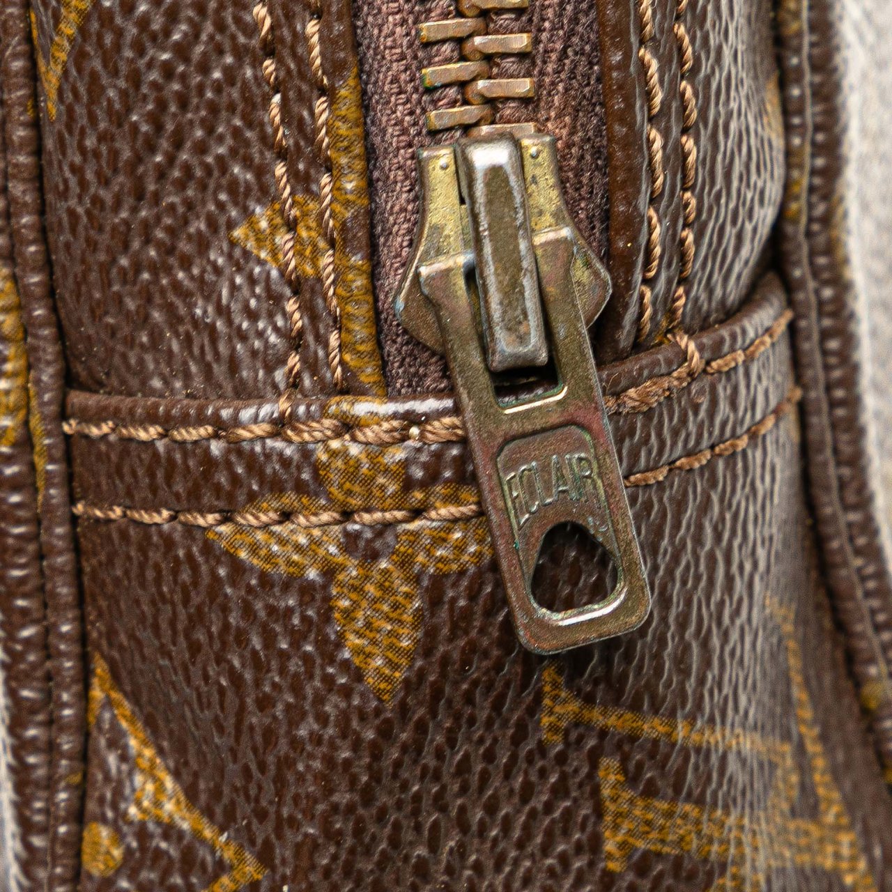Louis Vuitton Monogram Trousse Toilette 18 Bruin