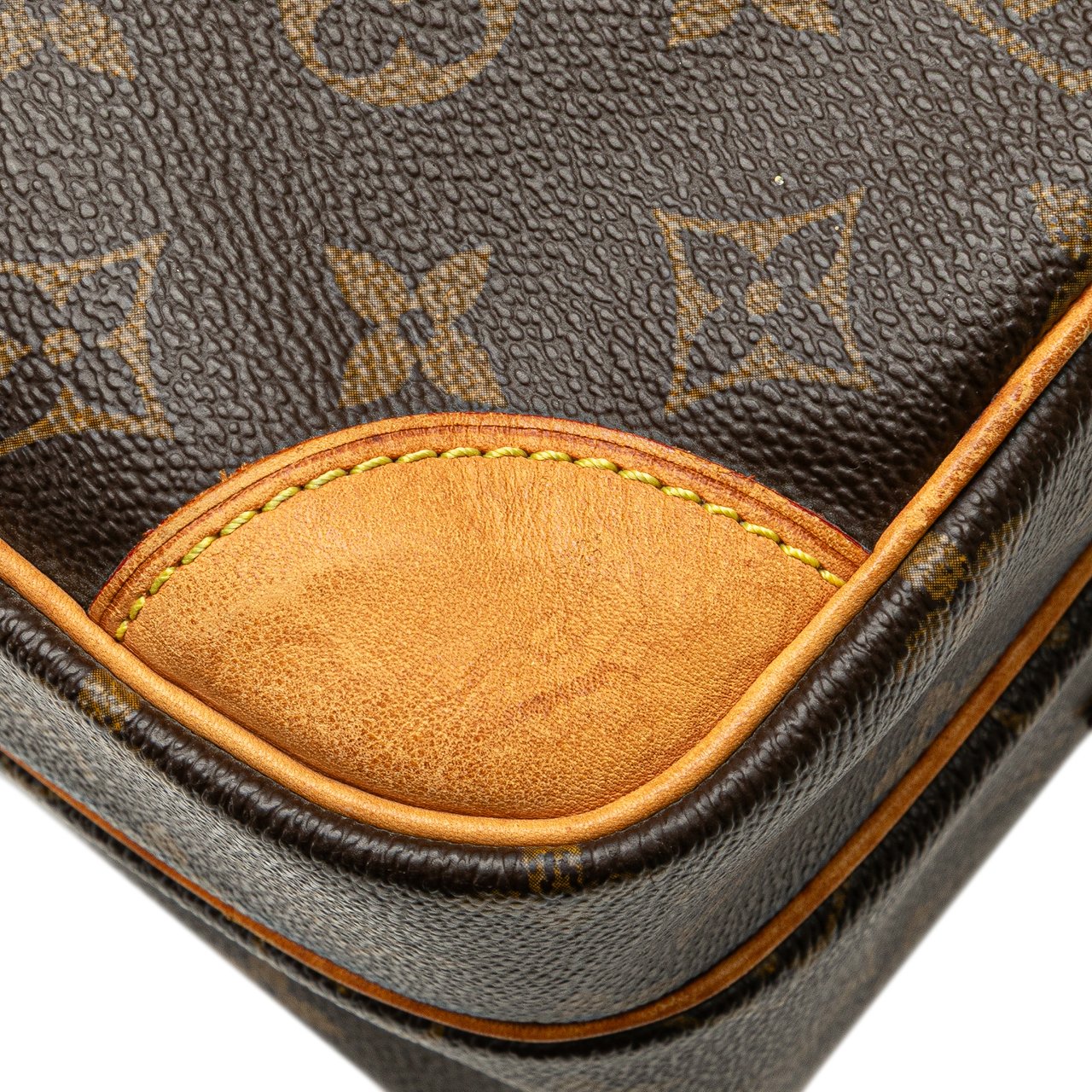 Louis Vuitton Monogram Nil Crossbody Bruin