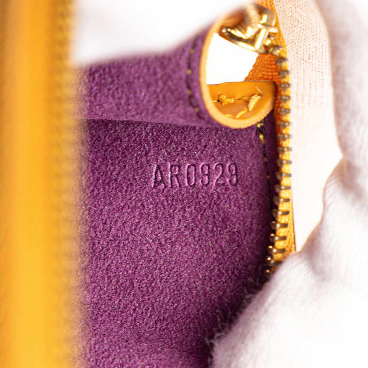 Louis Vuitton Epi Pochette Accessoires Geel