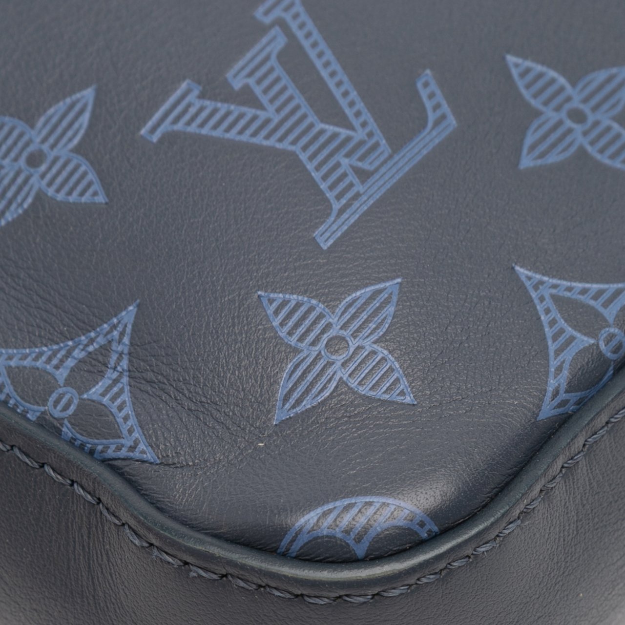 Louis Vuitton Monogram Shadow Duo Messenger Blauw
