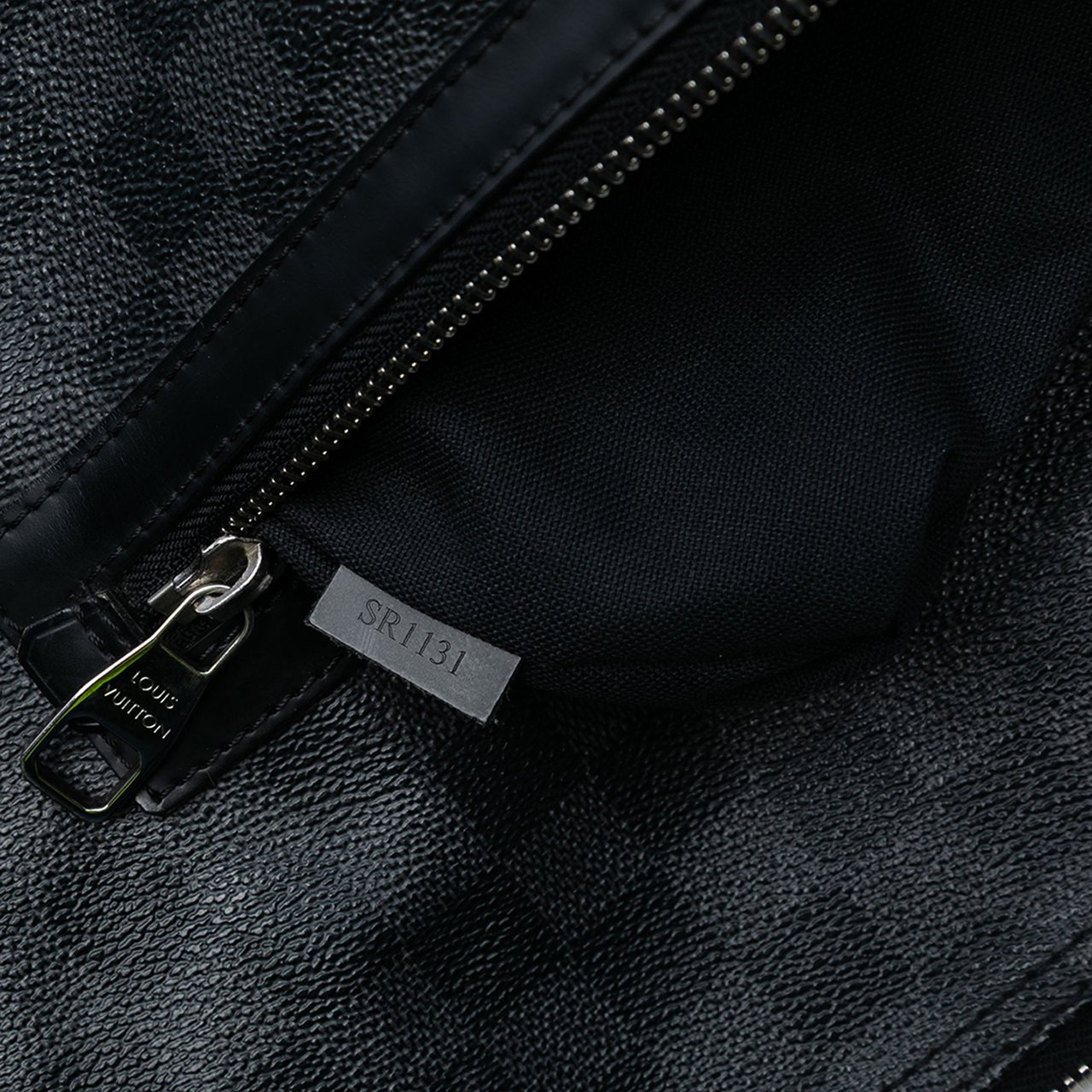 Louis Vuitton Damier Graphite Mick GM Zwart