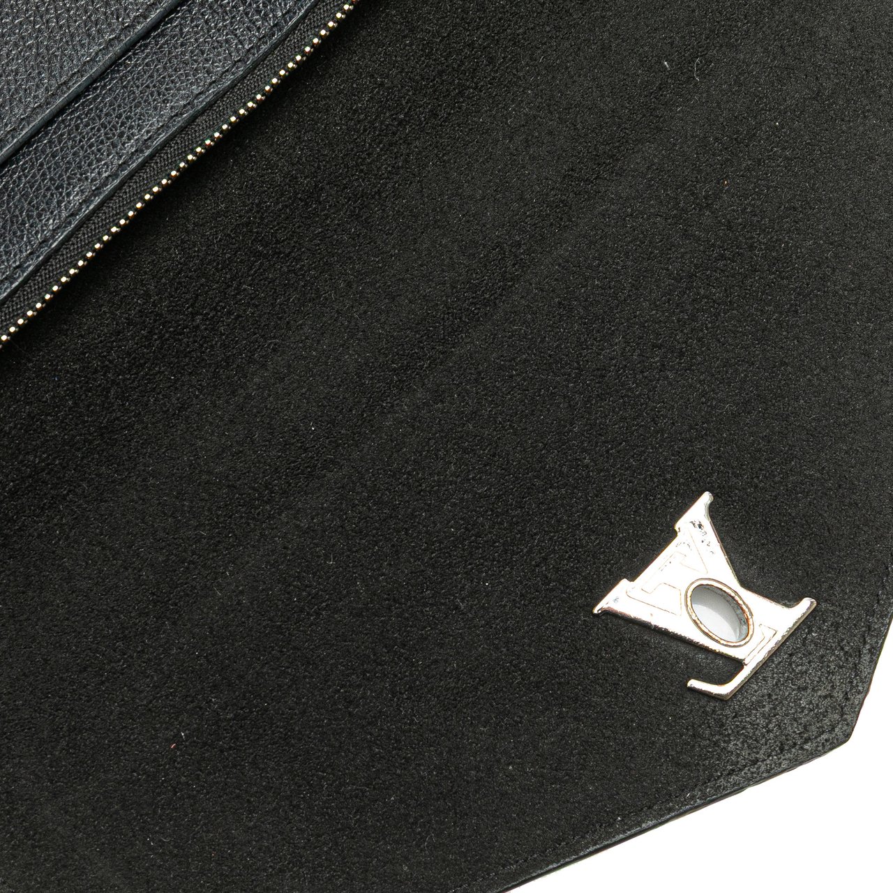 Louis Vuitton MyLockMe Chain Pochette Zwart