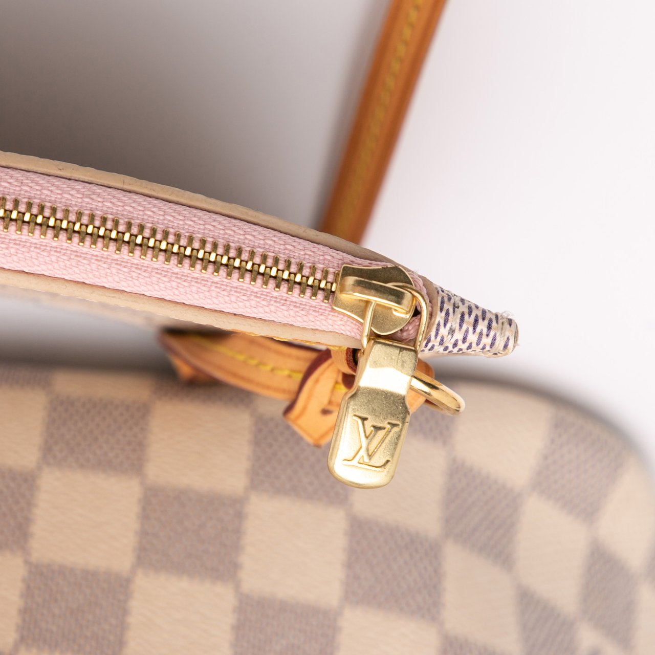 Louis Vuitton Damier Azur Neverfull MM Wit
