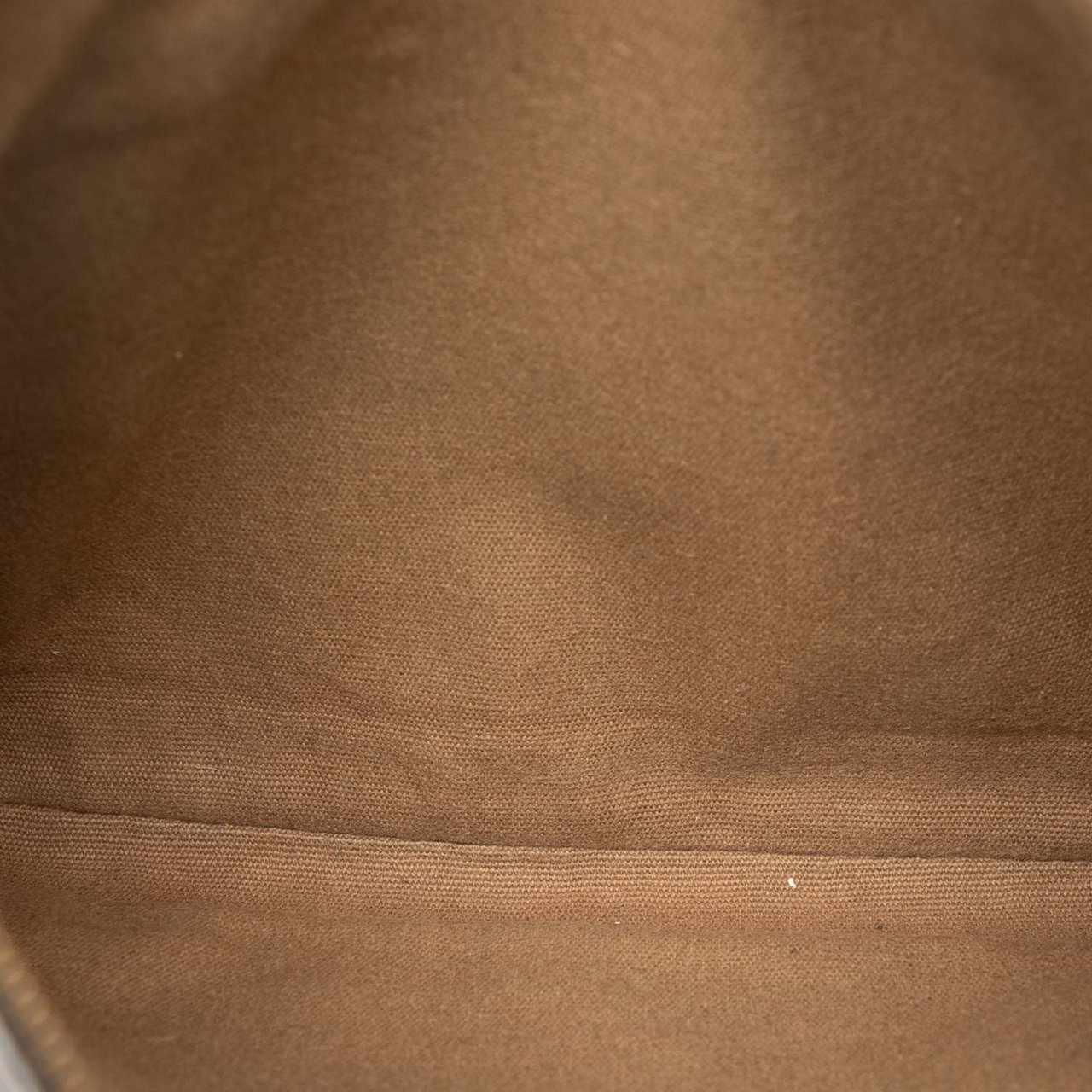 Louis Vuitton Utah Sac Plat Messenger Bruin