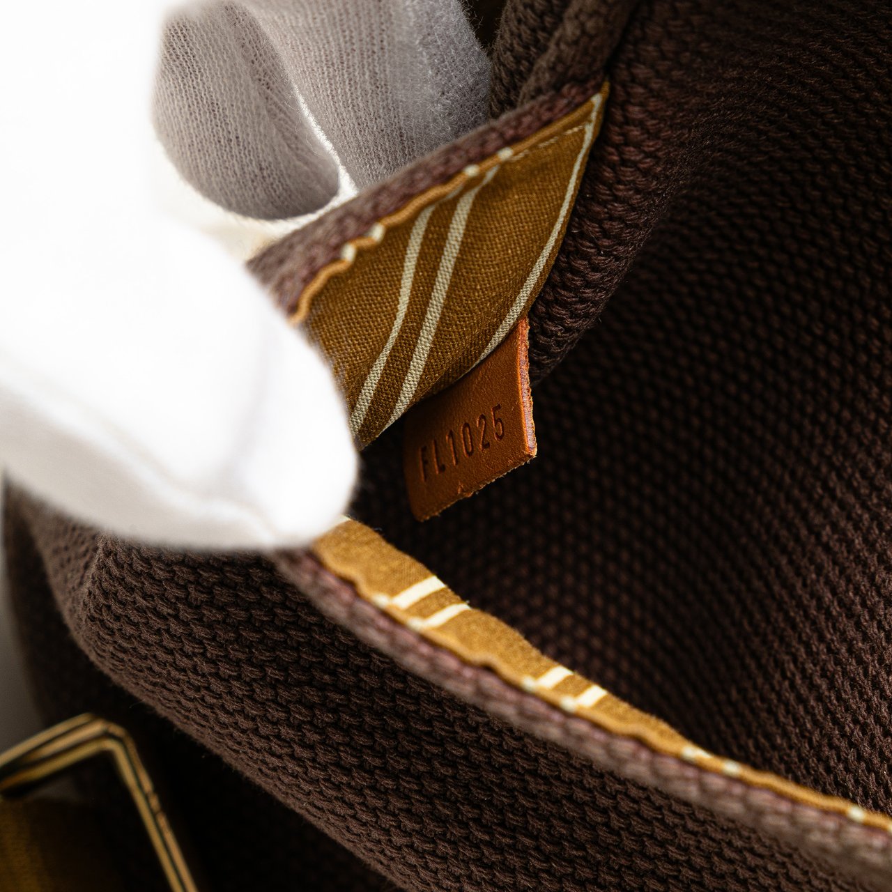 Louis Vuitton Antigua Besace PM Bruin