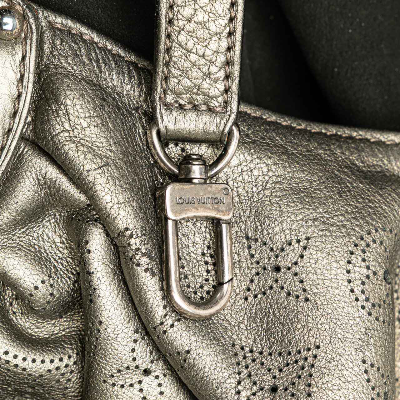 Louis Vuitton Monogram Mahina XL Zilver