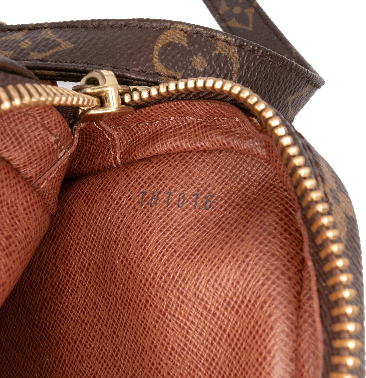 Louis Vuitton Monogram Danube Bruin