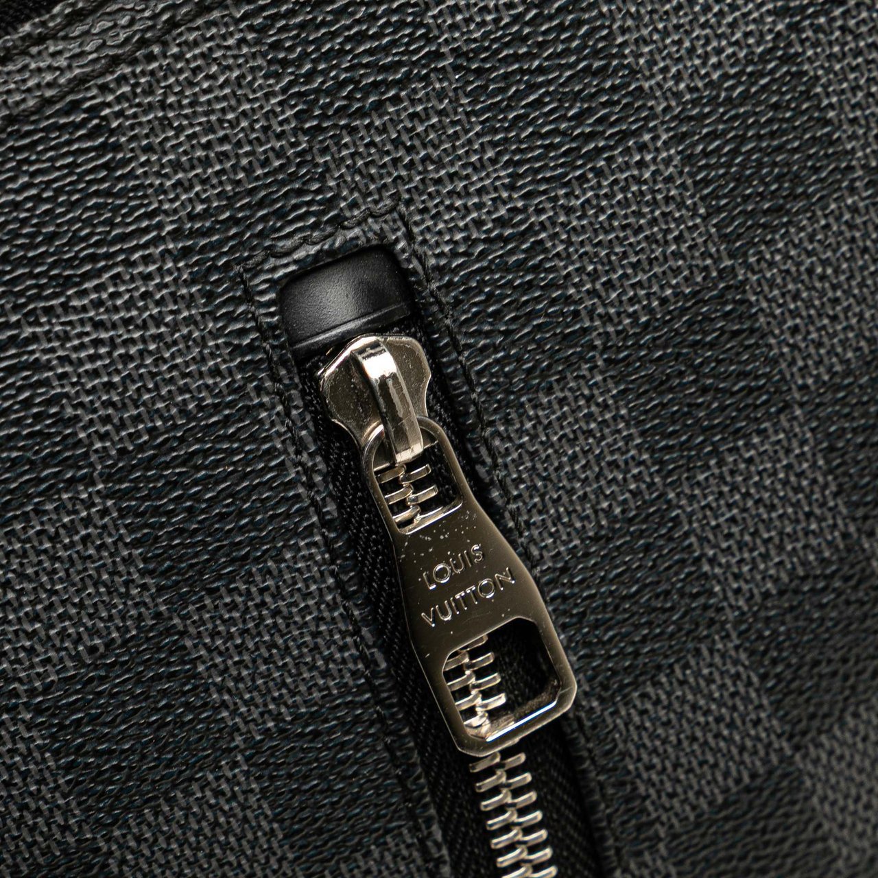 Louis Vuitton Damier Graphite Mick PM Zwart