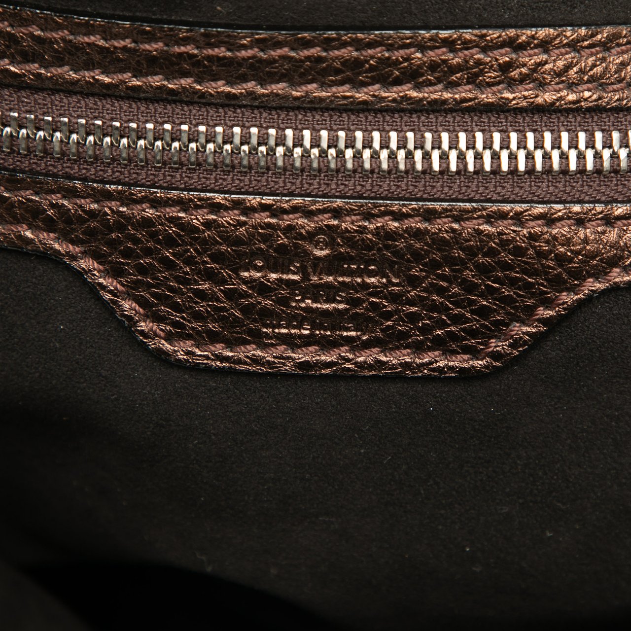 Louis Vuitton Monogram Mahina L Hobo Bruin