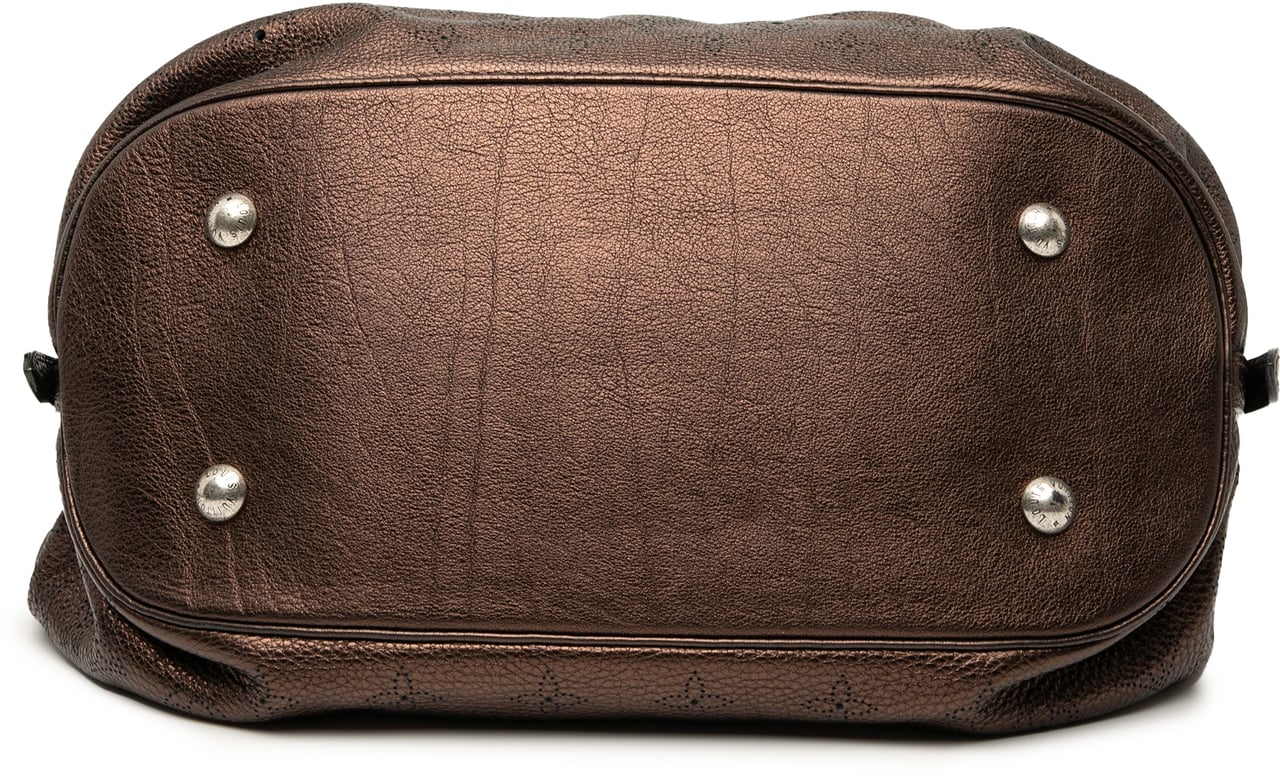 Louis Vuitton Monogram Mahina L Hobo Bruin