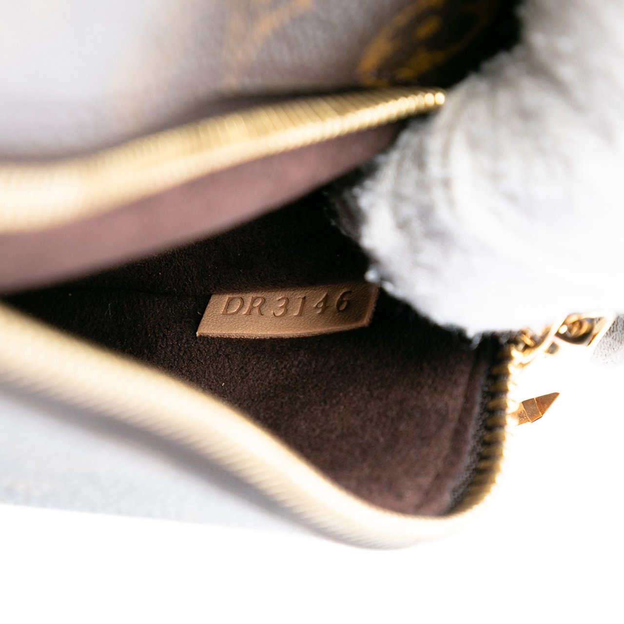 Louis Vuitton Monogram Pochette Metis Bruin