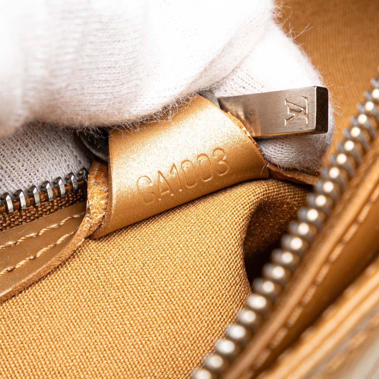Louis Vuitton Monogram Mat Stockton Goud