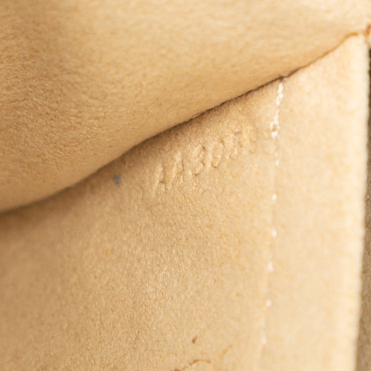 Louis Vuitton Damier Azur Pochette Milla Trunks Labels MM Wit