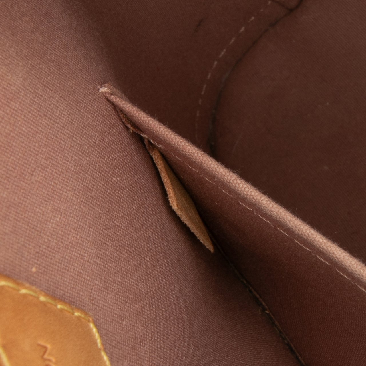 Louis Vuitton Monogram Vernis Alma BB Bruin