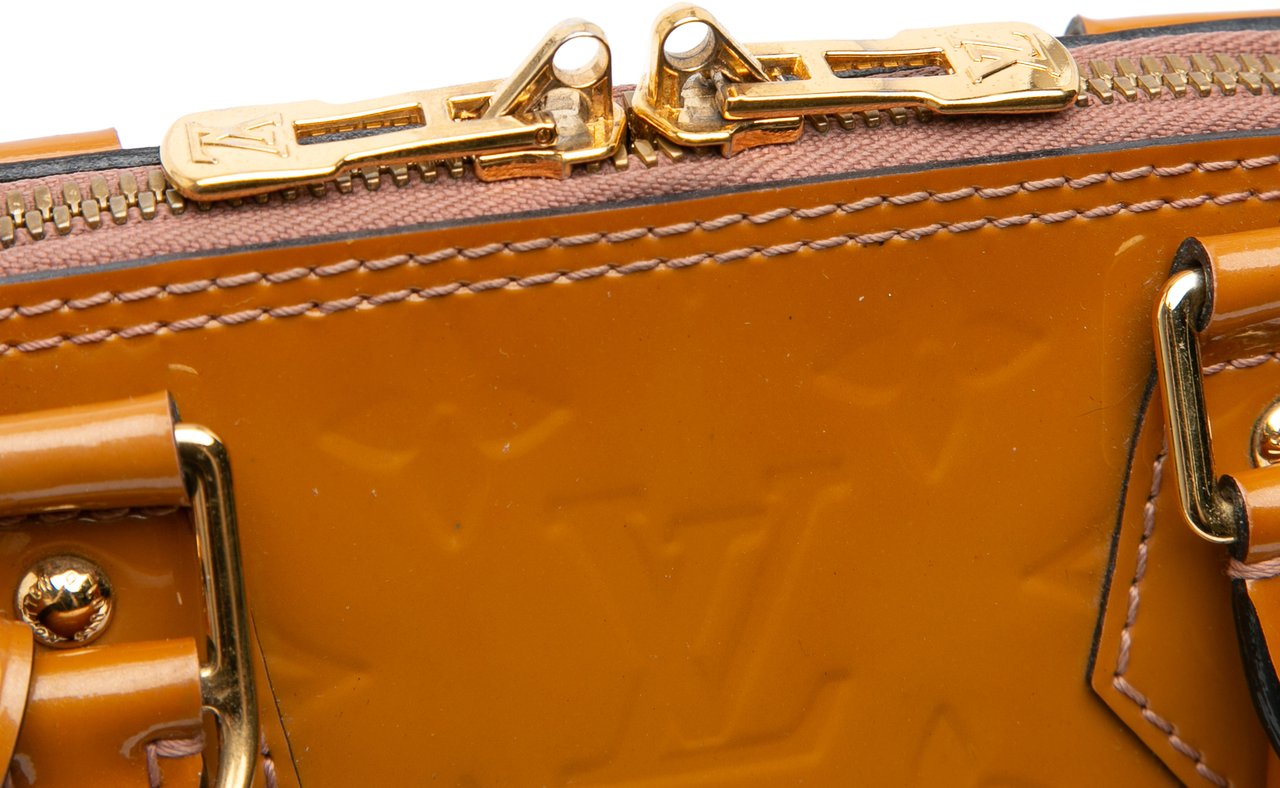 Louis Vuitton Monogram Vernis Alma BB Bruin