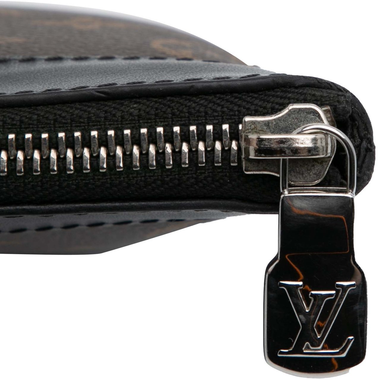 Louis Vuitton Monogram Macassar Discovery Pochette GM Bruin