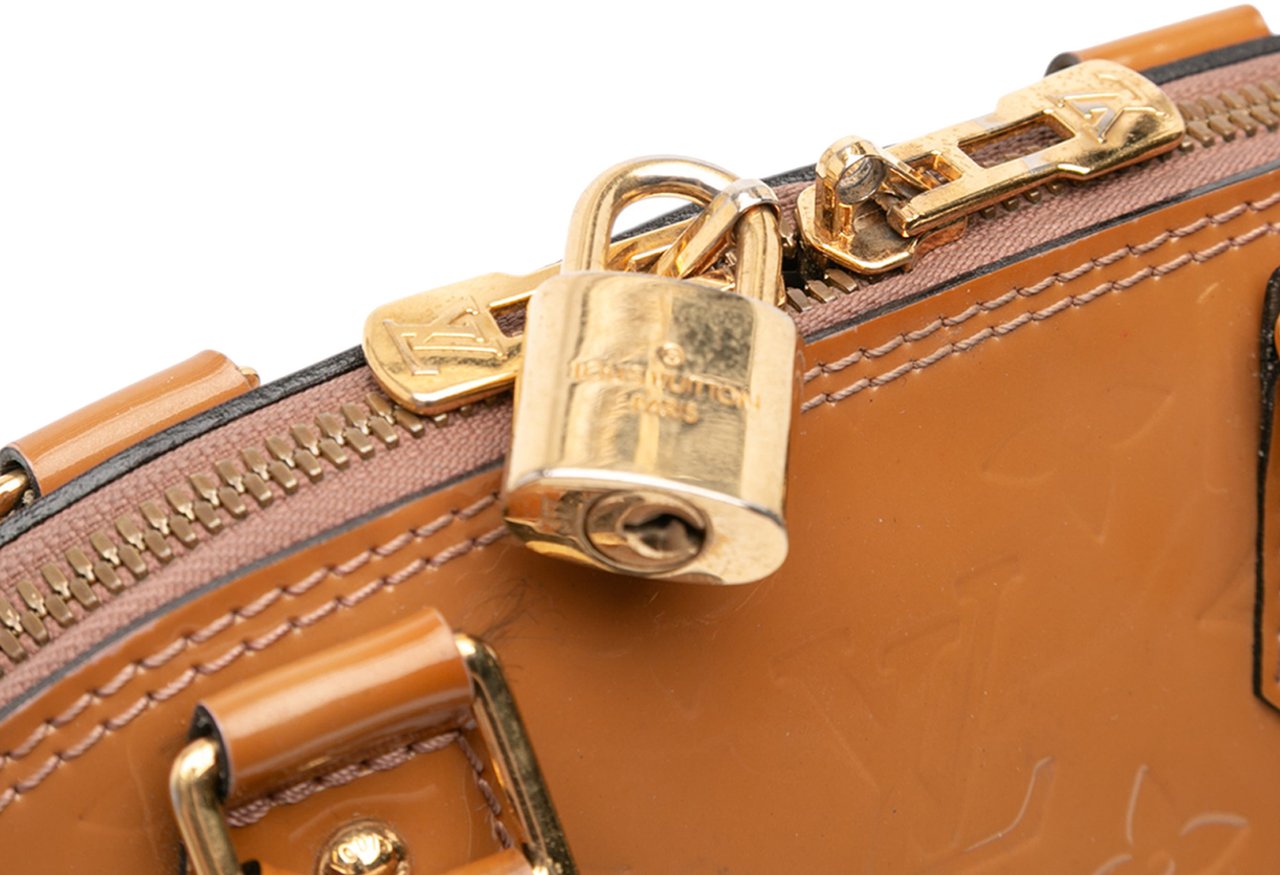 Louis Vuitton Monogram Vernis Alma BB Bruin