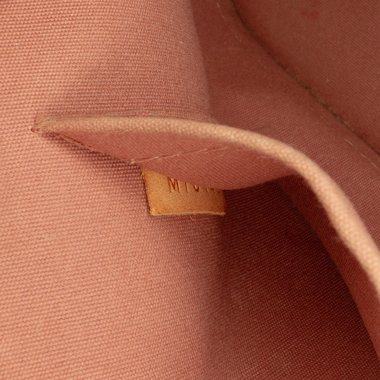 Louis Vuitton Monogram Vernis Alma BB Bruin