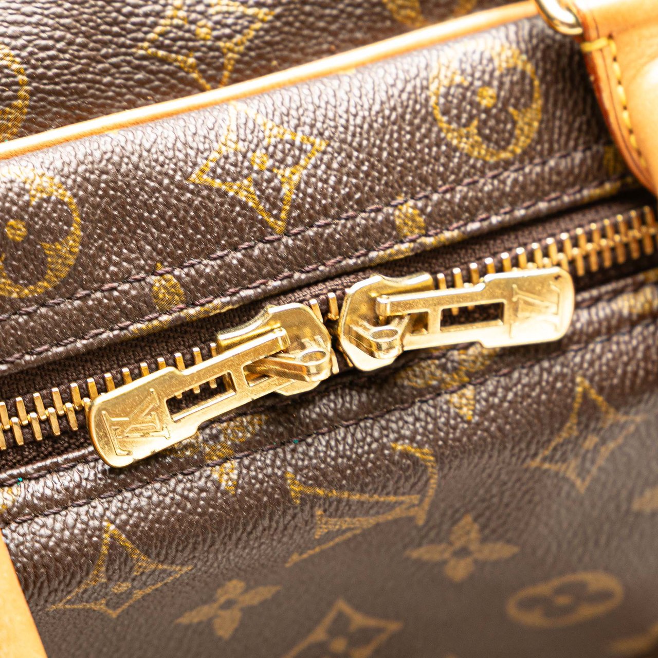Louis Vuitton Monogram Sirius 55 Bruin