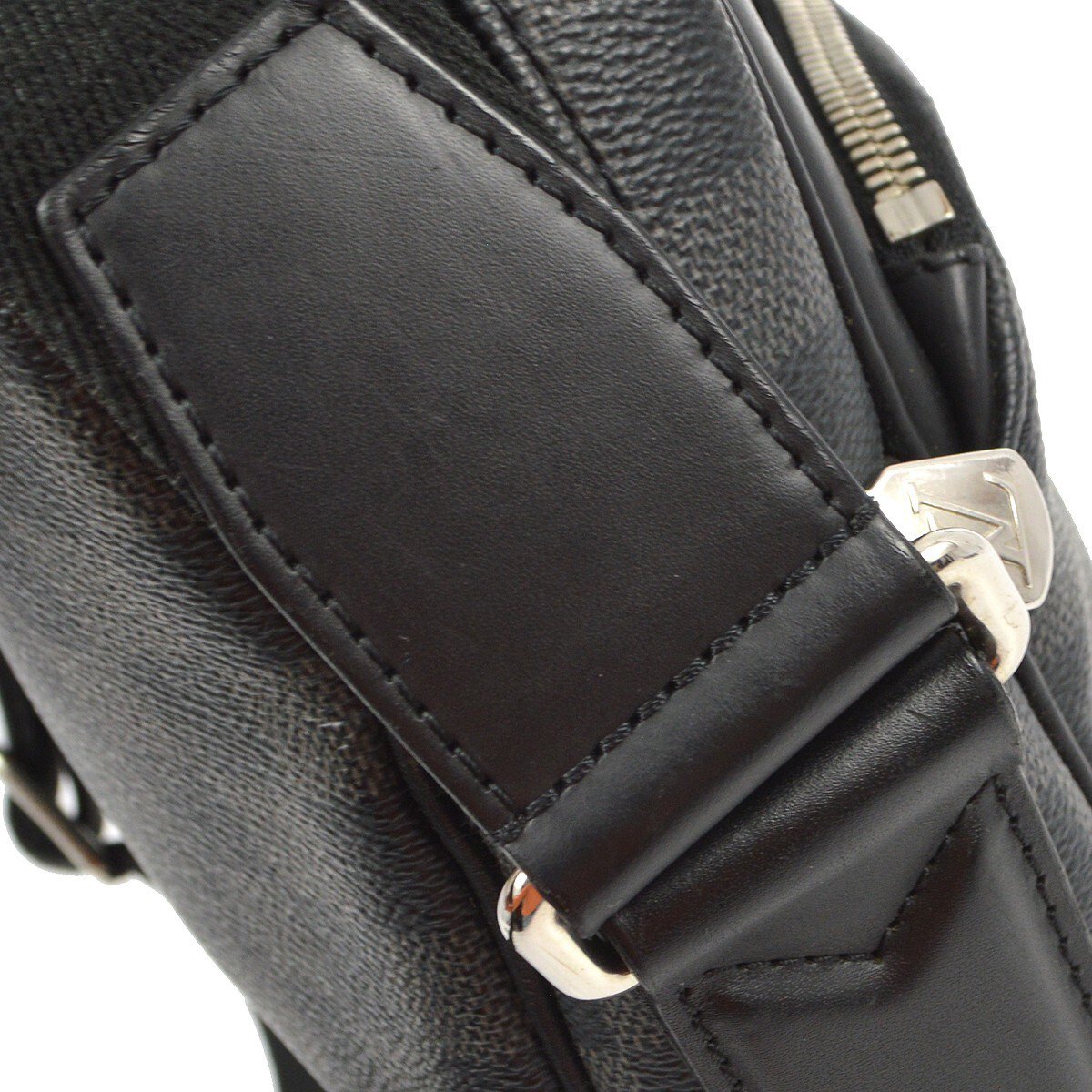 Louis Vuitton Louis Vuitton Dayton Reporter Bag Damier Graphite PM Zwart