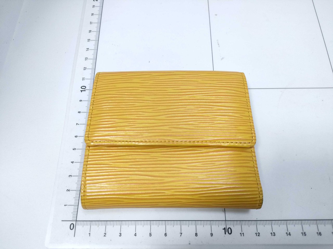 Louis Vuitton Compact Porte Tresor International Wallet Epi Leather Geel
