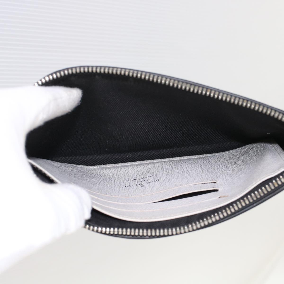 Louis Vuitton Discovery Pochette Monogram Taigarama PM Grijs