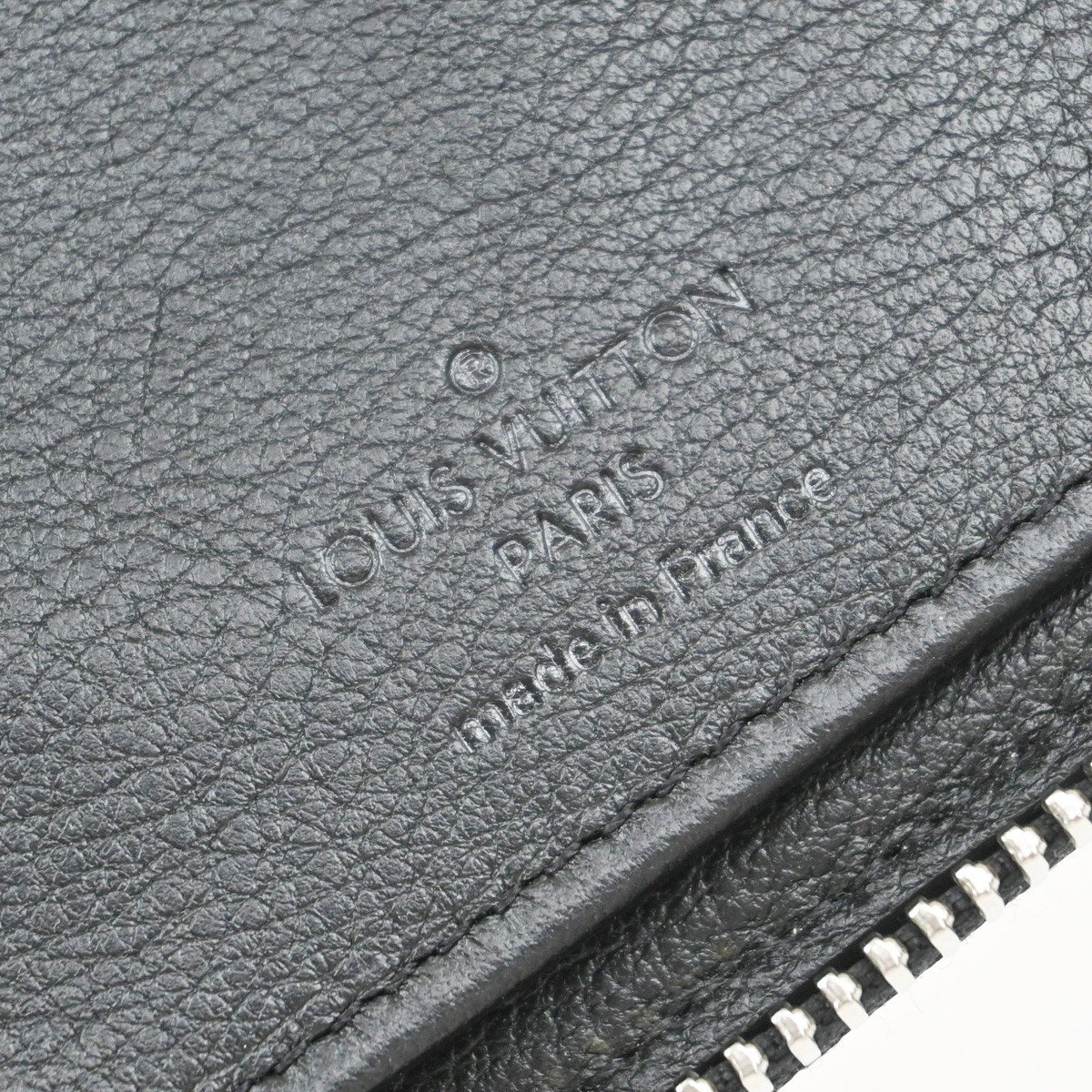 Louis Vuitton Louis Vuitton Zippy wallet vertical Taurillon Leather Zwart