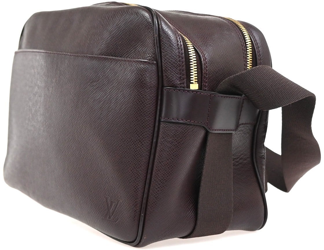 Louis Vuitton Reporter Bag Taiga Leather PM Bruin