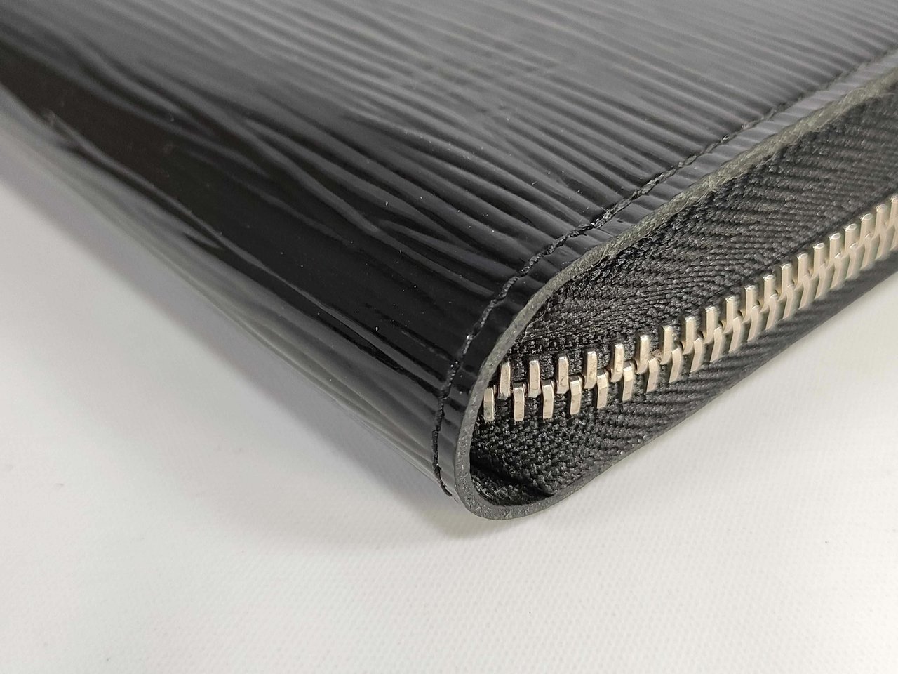 Louis Vuitton Louis Vuitton Zippy Wallet NM Epi Leather Zwart