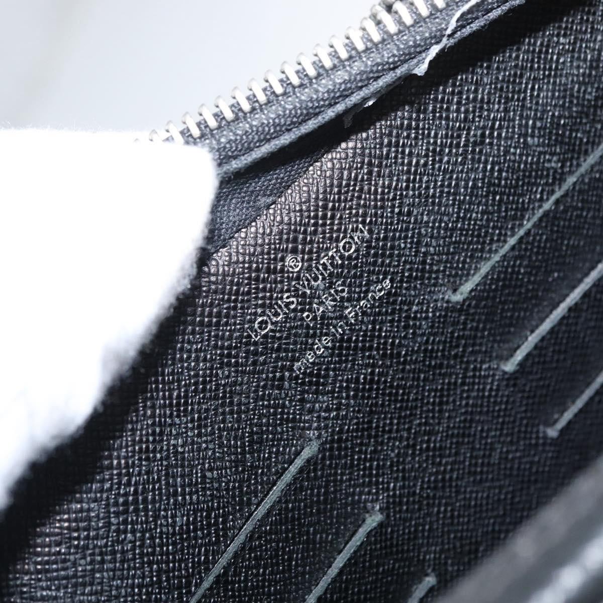 Louis Vuitton Louis Vuitton Pavel Handbag Taiga Leather Zwart