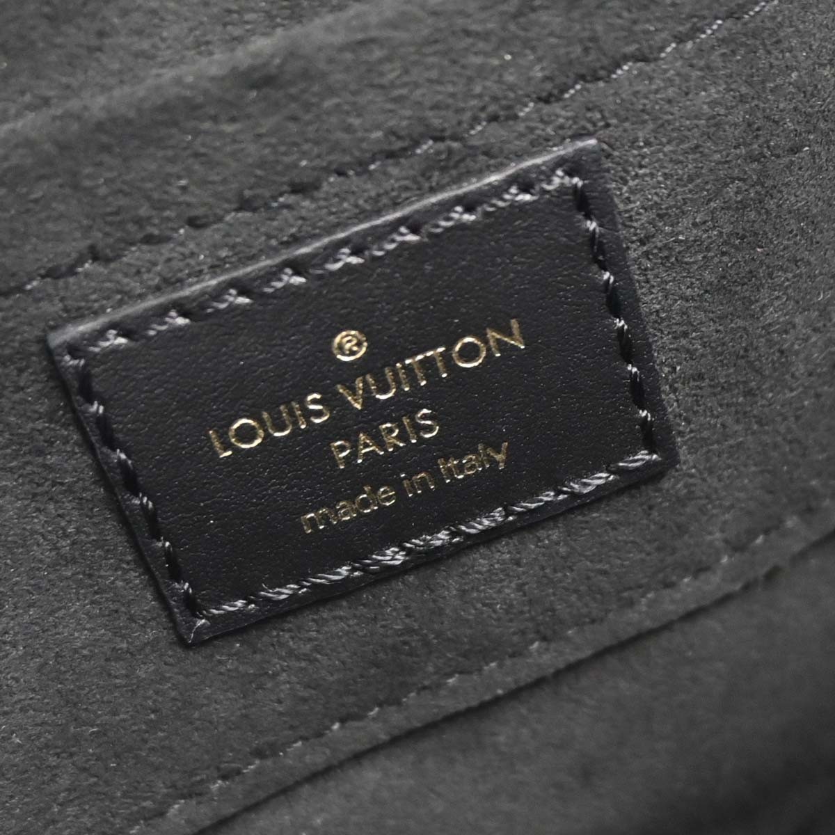 Louis Vuitton Louis Vuitton New Wave Heart Crossbody Bag Quilted Leather Zwart