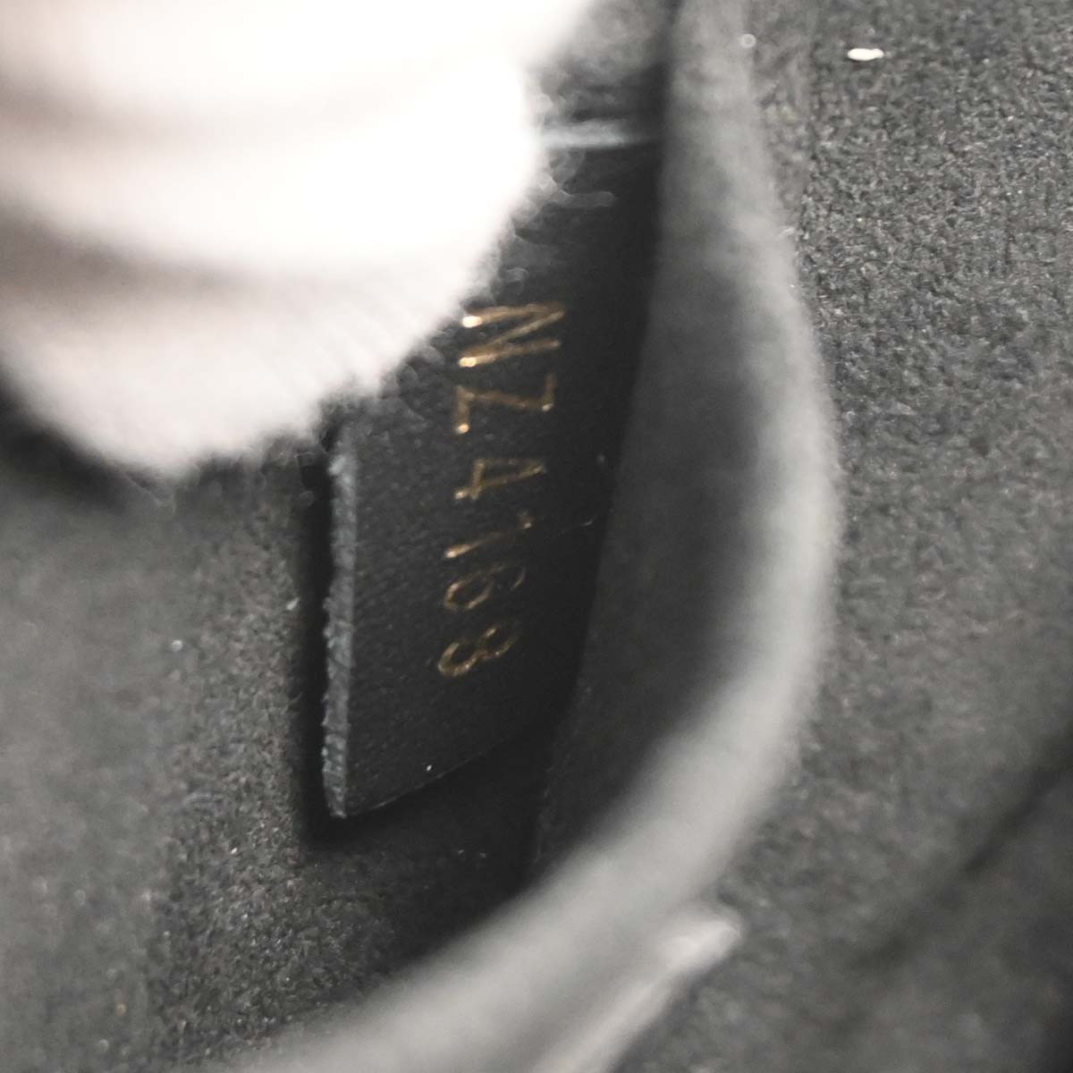 Louis Vuitton Louis Vuitton New Wave Heart Crossbody Bag Quilted Leather Zwart