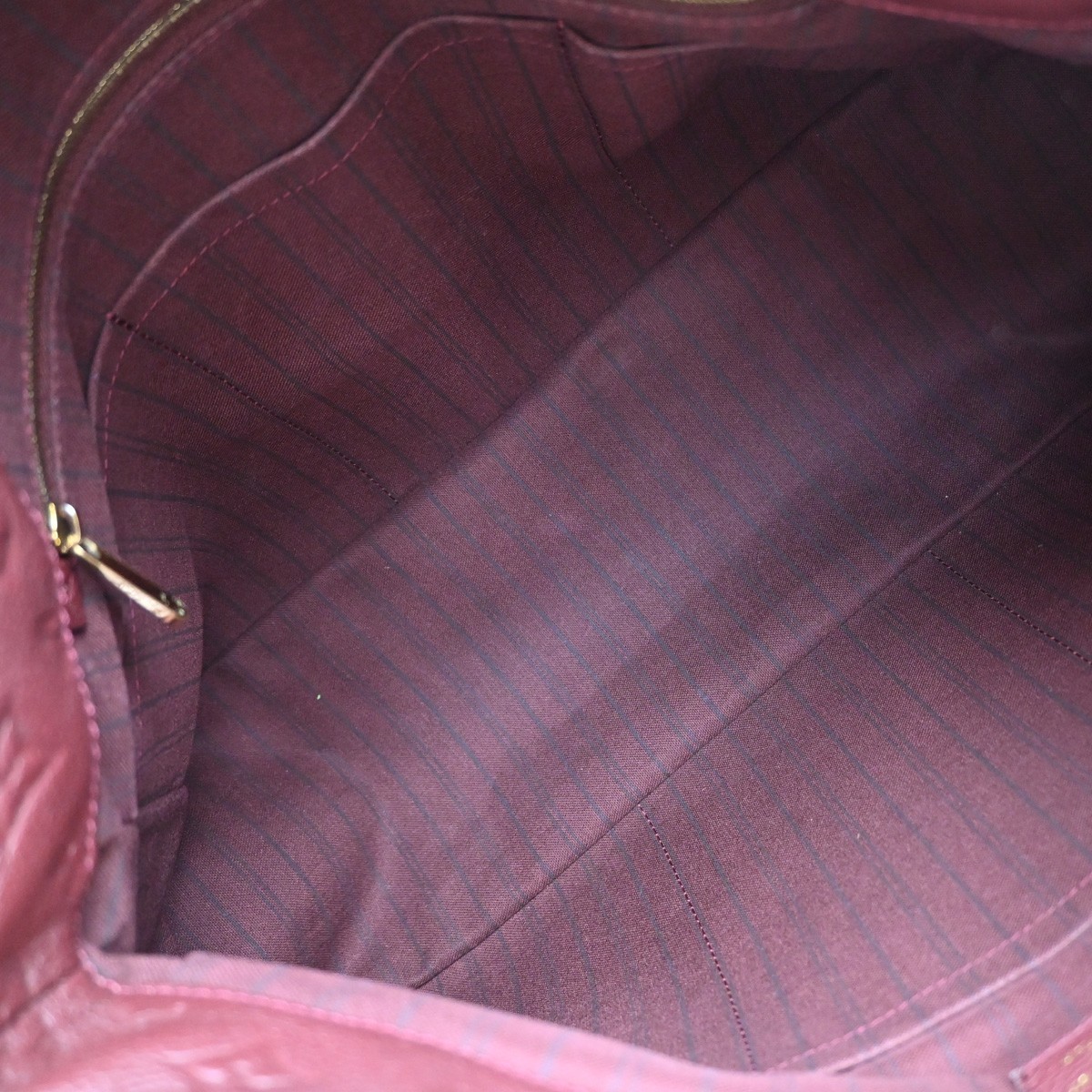 Louis Vuitton Louis Vuitton Artsy Handbag Monogram Empreinte Leather MM Rood