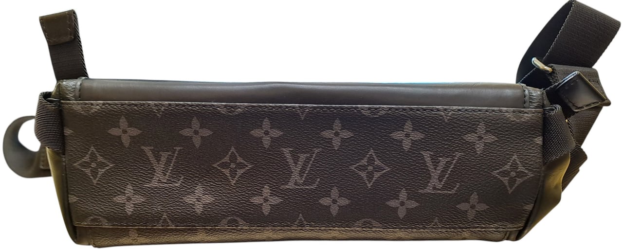 Louis Vuitton Voyager Messenger Monogram Eclipse Canvas PM Zwart