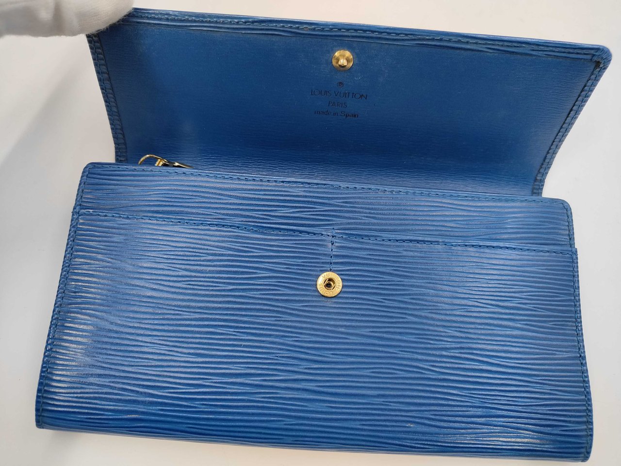 Louis Vuitton Louis Vuitton Wallet epi epi leather medium Blauw