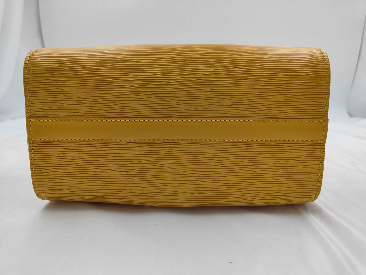 Louis Vuitton Wallet epi epi leather medium Geel
