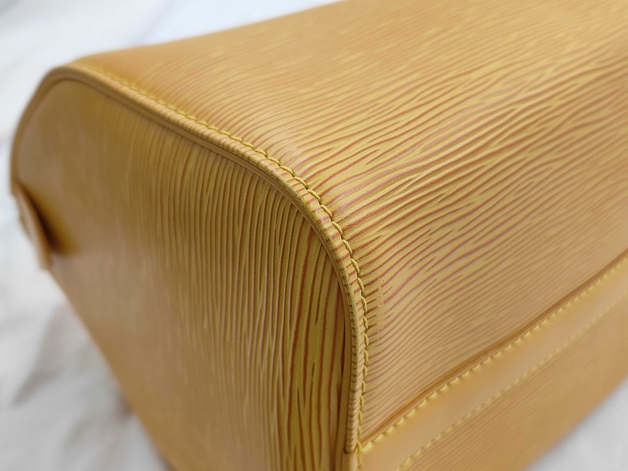 Louis Vuitton Wallet epi epi leather medium Geel
