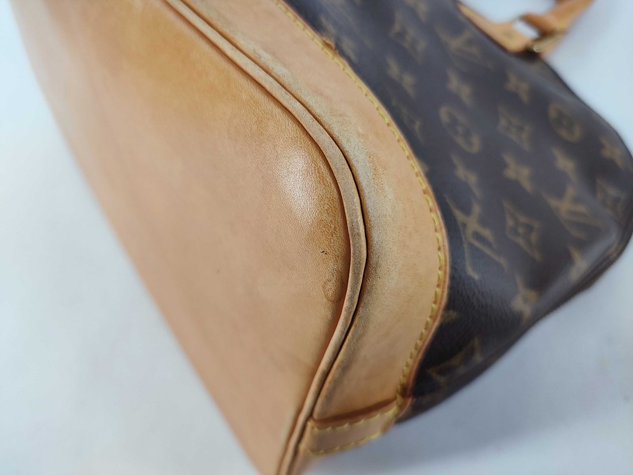 Louis Vuitton Alma Monogram Canvas MM Bruin