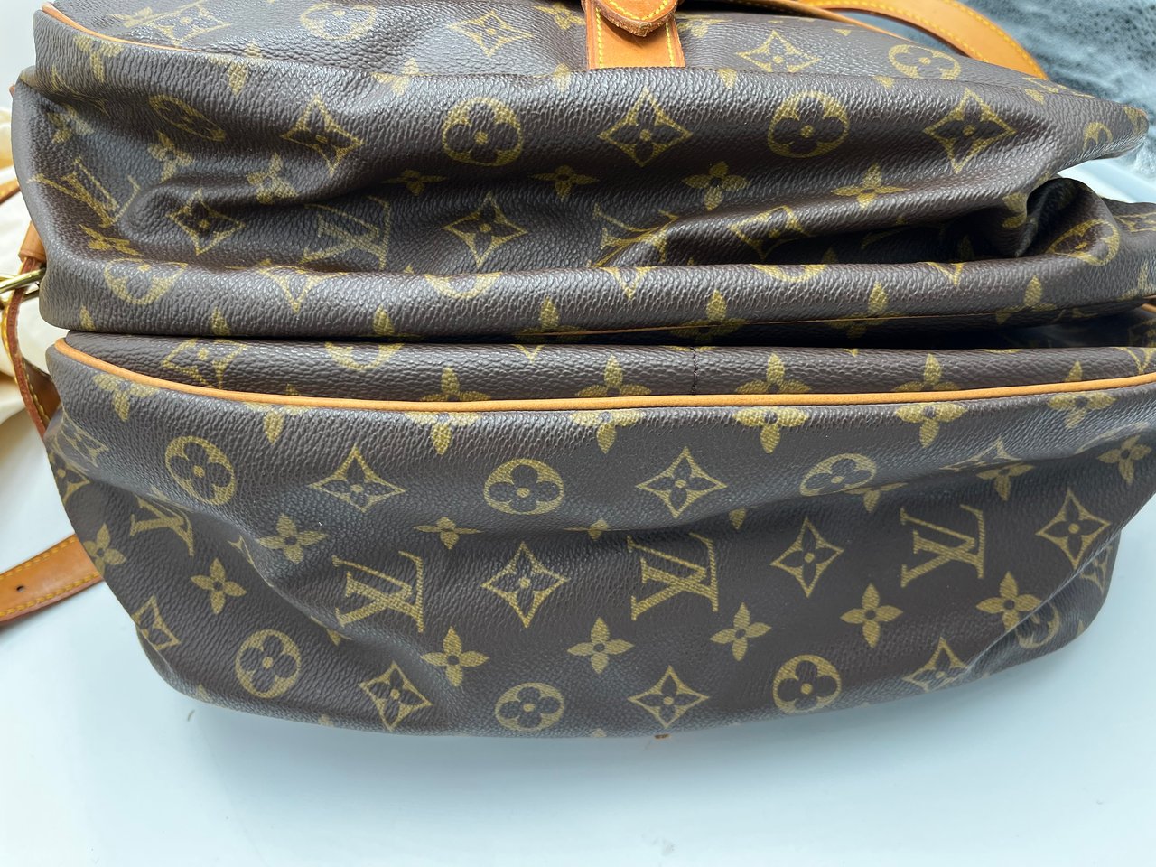Louis Vuitton Louis Vuitton Saumur Handbag Monogram Canvas 35 Bruin