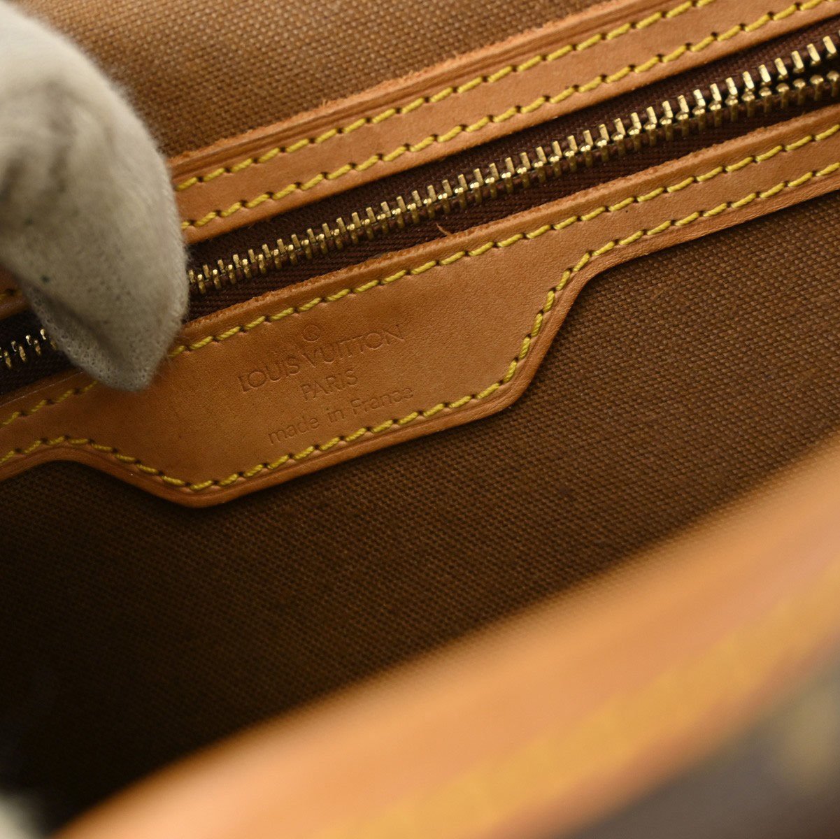 Louis Vuitton Louis Vuitton Sac Gibeciere Messenger Bag Monogram Canvas MM Bruin