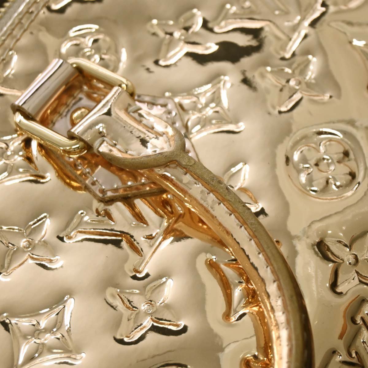 Louis Vuitton Louis Vuitton Speedy Handbag Monogram Miroir PVC 30 Goud